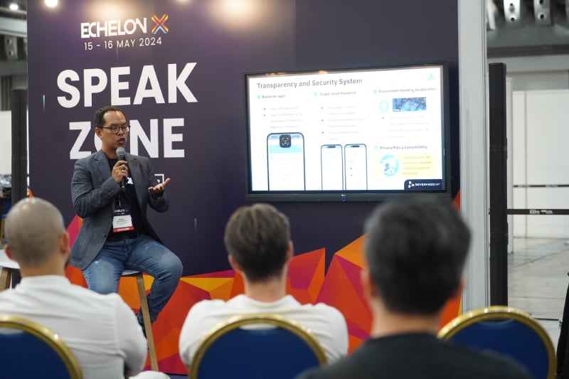 A speaker presenting a product demo in an Echelon showcase area